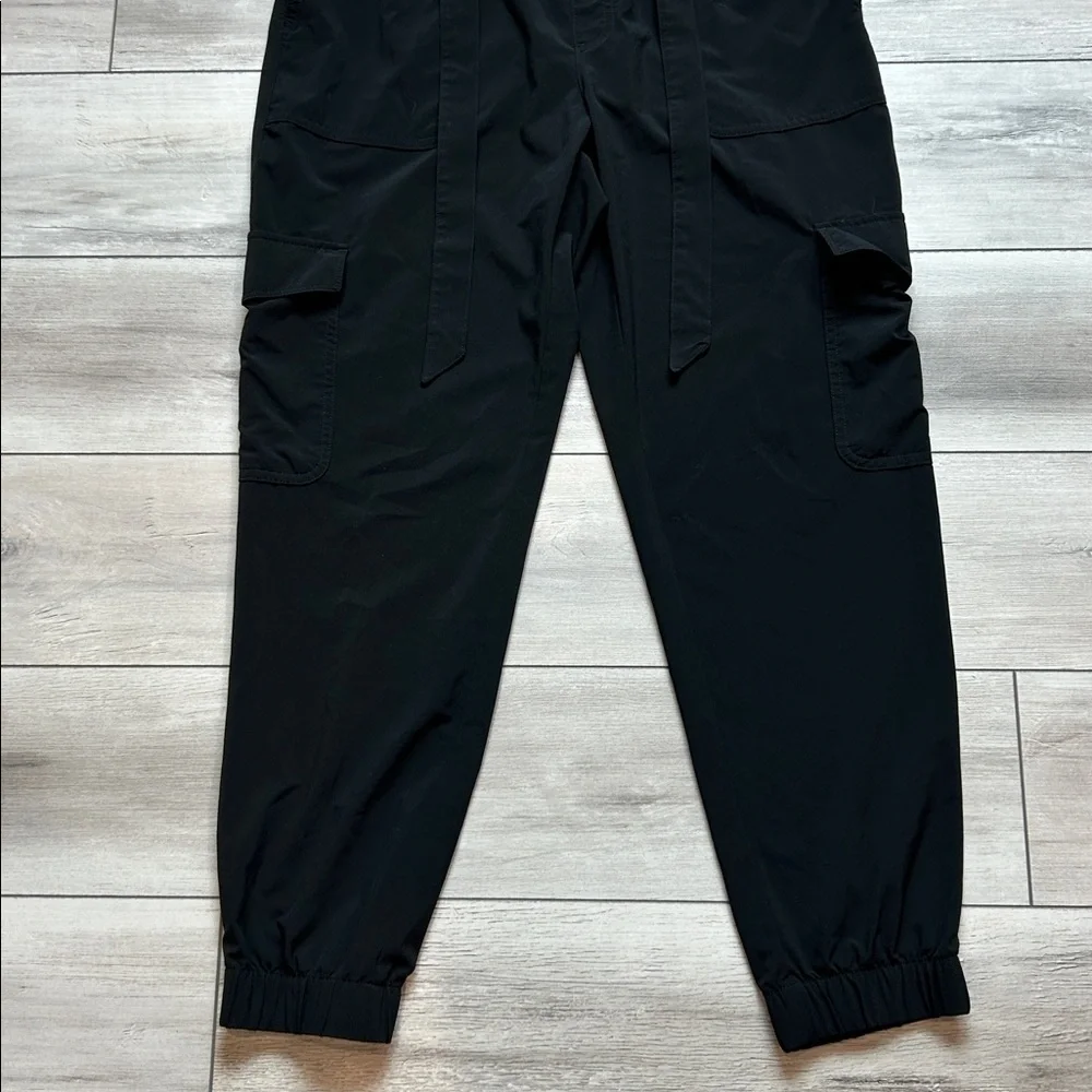 Banana Republic Tie Waist Cargo Jogger Pants in black size medium